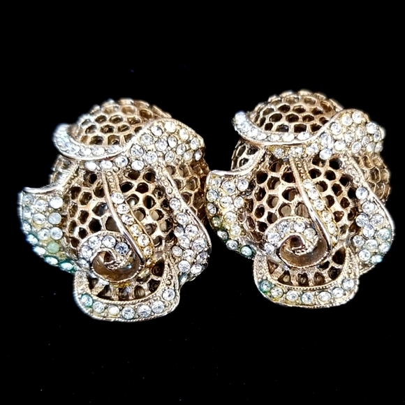 Vintage Mid Century Rose Design Gold Tone Rhinestone Clip Earrings - Picture 4 of 15